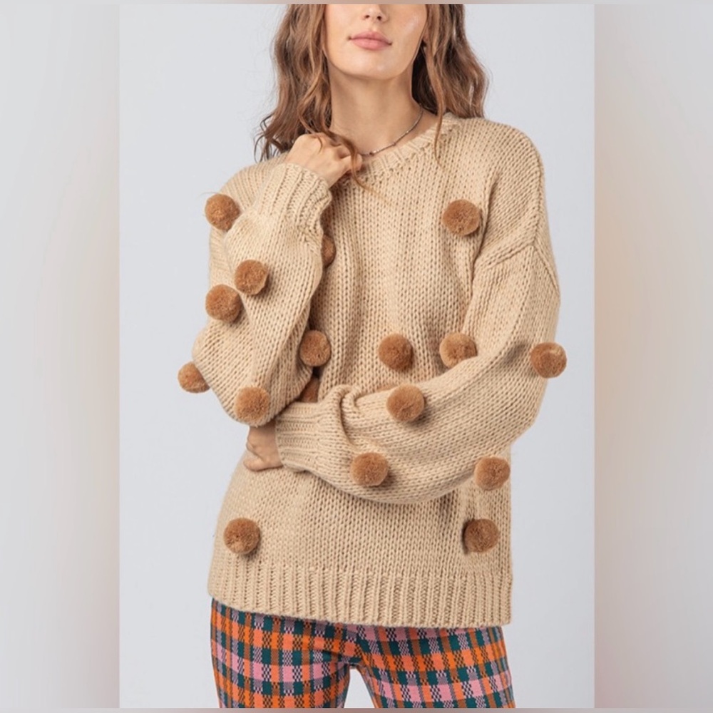 NWT Women's Pom Pom Knit Sweater in Beautiful Taupe  Color, Size M